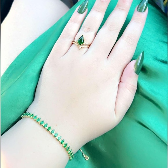 Neiman Marcus 14kt Plated Emerald Green Tennis Bracelet - Picture 1 of 6